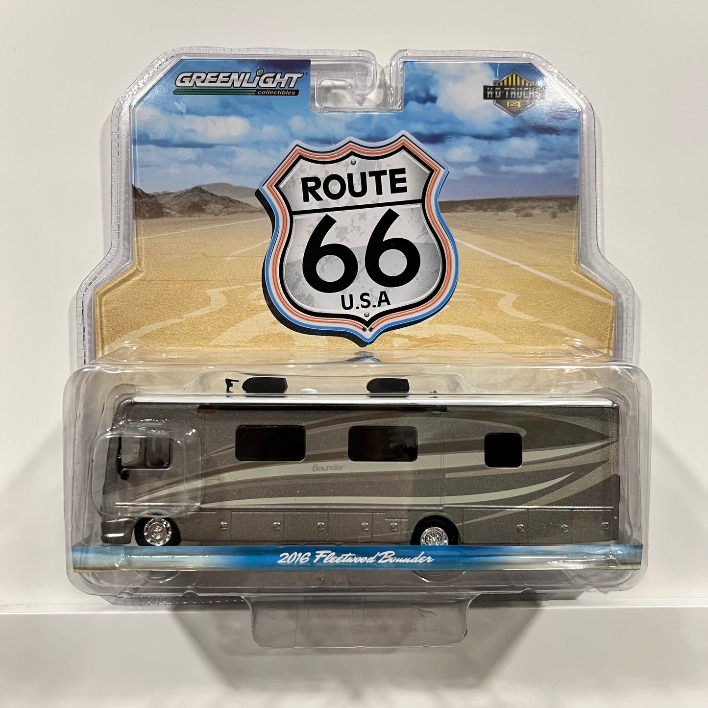 Greenlight | Fleetwood Bounder (Beige)